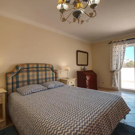 Spacious House With Private Pool In * Albufeira