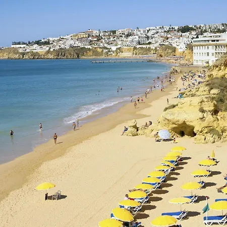 Spacious House With Private Pool In 度假居