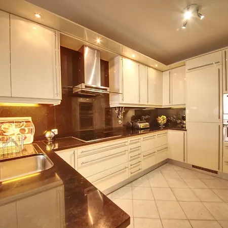 Ferienhaus Spacious House With Private Pool In *