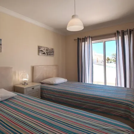 Spacious House With Private Pool In * Albufeira