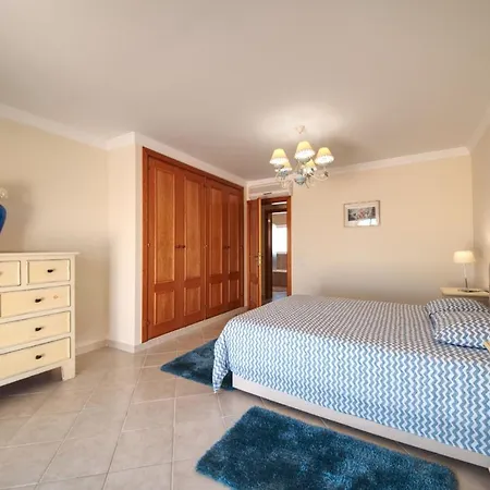 Spacious House With Private Pool In בית נופש *