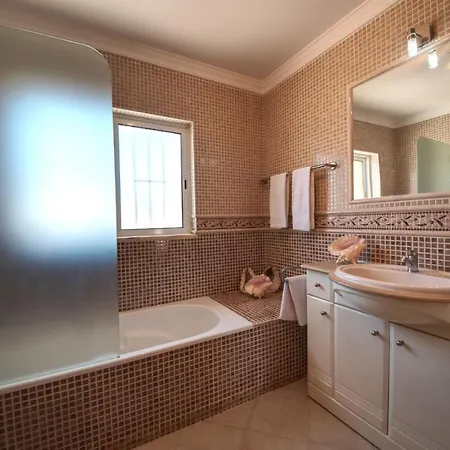 בית נופש Spacious House With Private Pool In *